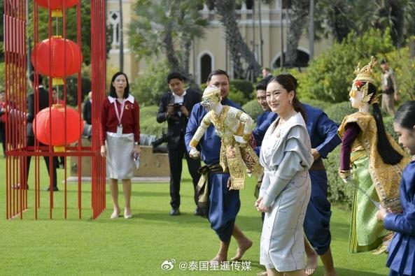 职场丽人的